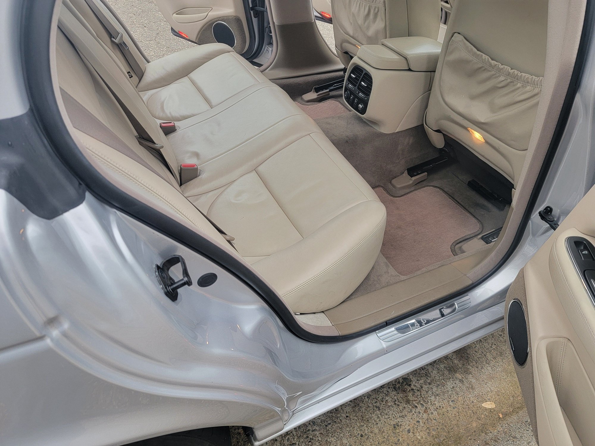 2004 Jaguar XJ8 - 2004 XJ8 for sale - New - VIN SAJWA71C14SG16572 - 133,000 Miles - 8 cyl - 2WD - Automatic - Sedan - Silver - Cameron Park, CA 95682, United States