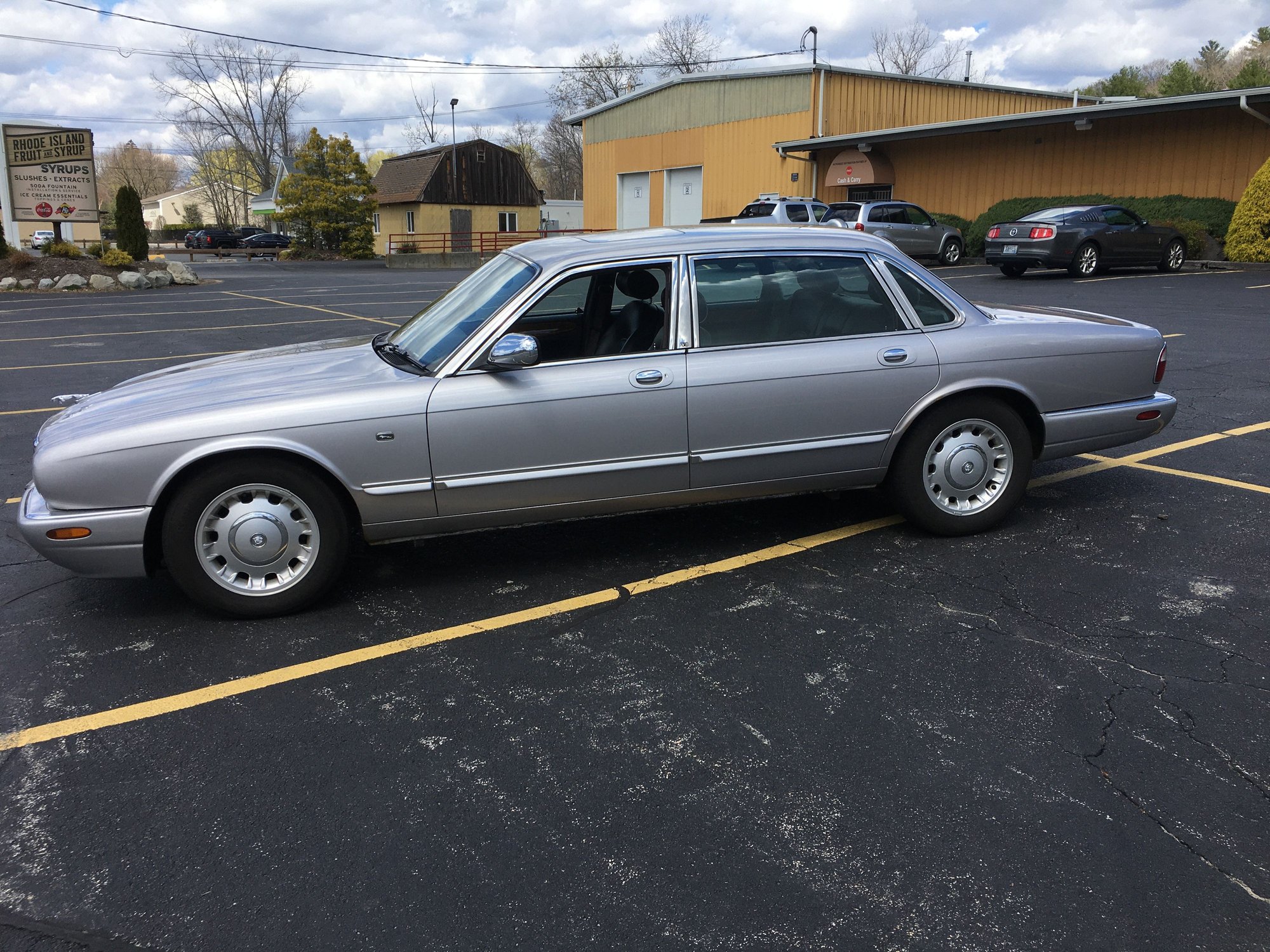 2000 Jaguar Vanden Plas - Vandam plas for sale - Used - VIN SAJDA24C7YLF15400 - 123,653 Miles - 8 cyl - 2WD - Automatic - Sedan - Silver - Smithfield, RI 02917, United States