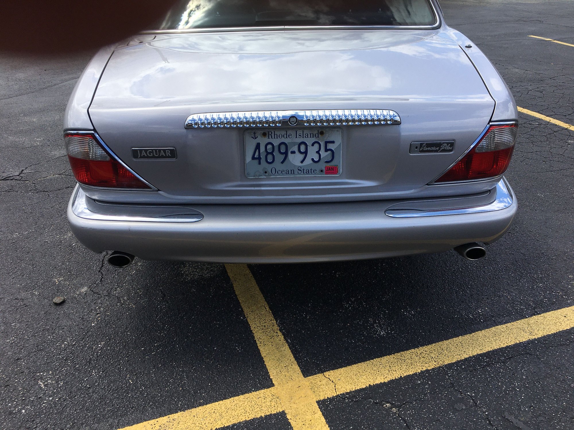 2000 Jaguar Vanden Plas - Vandam plas for sale - Used - VIN SAJDA24C7YLF15400 - 123,653 Miles - 8 cyl - 2WD - Automatic - Sedan - Silver - Smithfield, RI 02917, United States