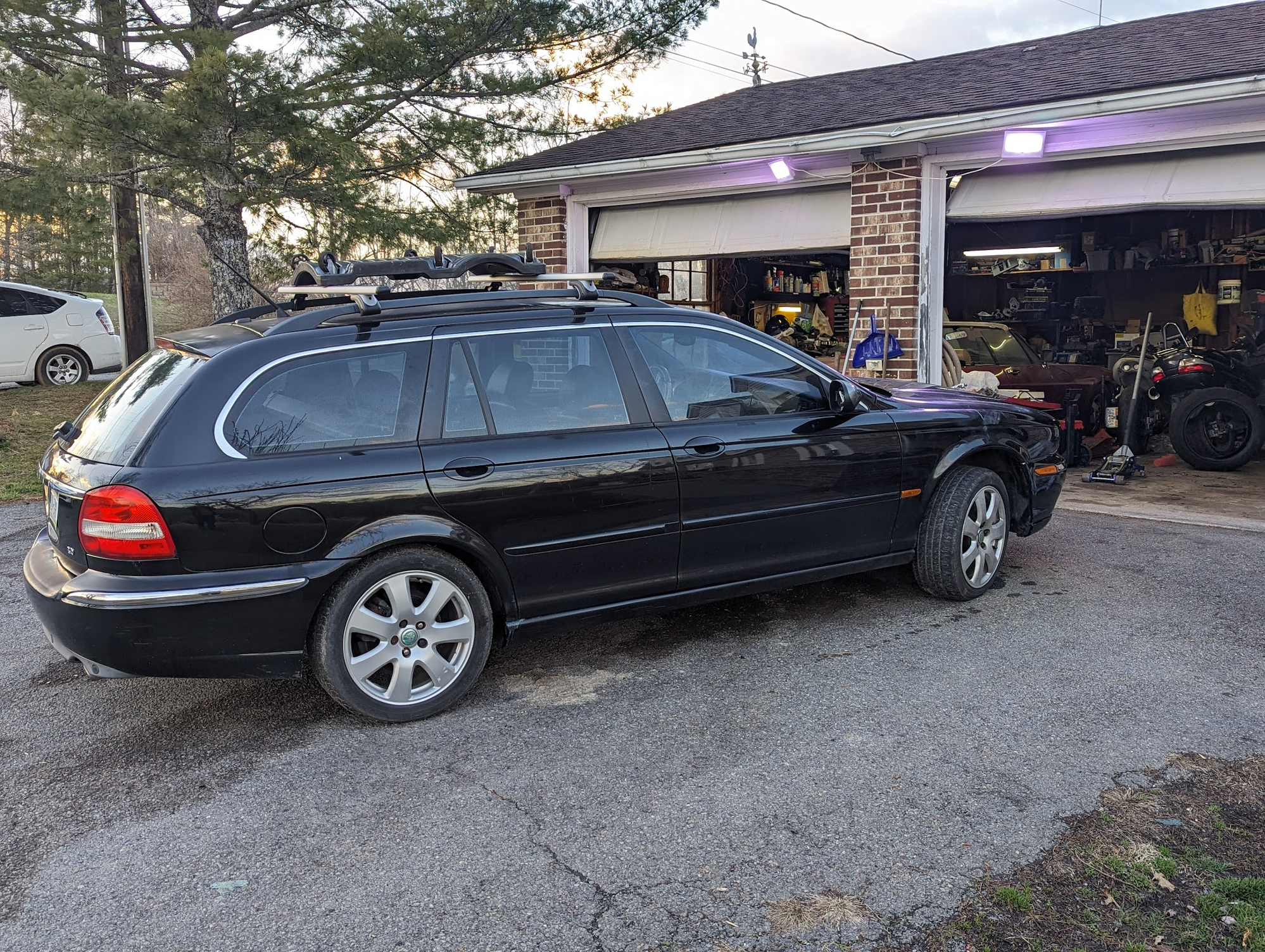2006 Jaguar X-Type - 2006 X-Type Wagon - Used - VIN SAJWA54A16WE73665 - 195,000 Miles - 6 cyl - AWD - Automatic - Wagon - Black - Hinton, WV 25951, United States