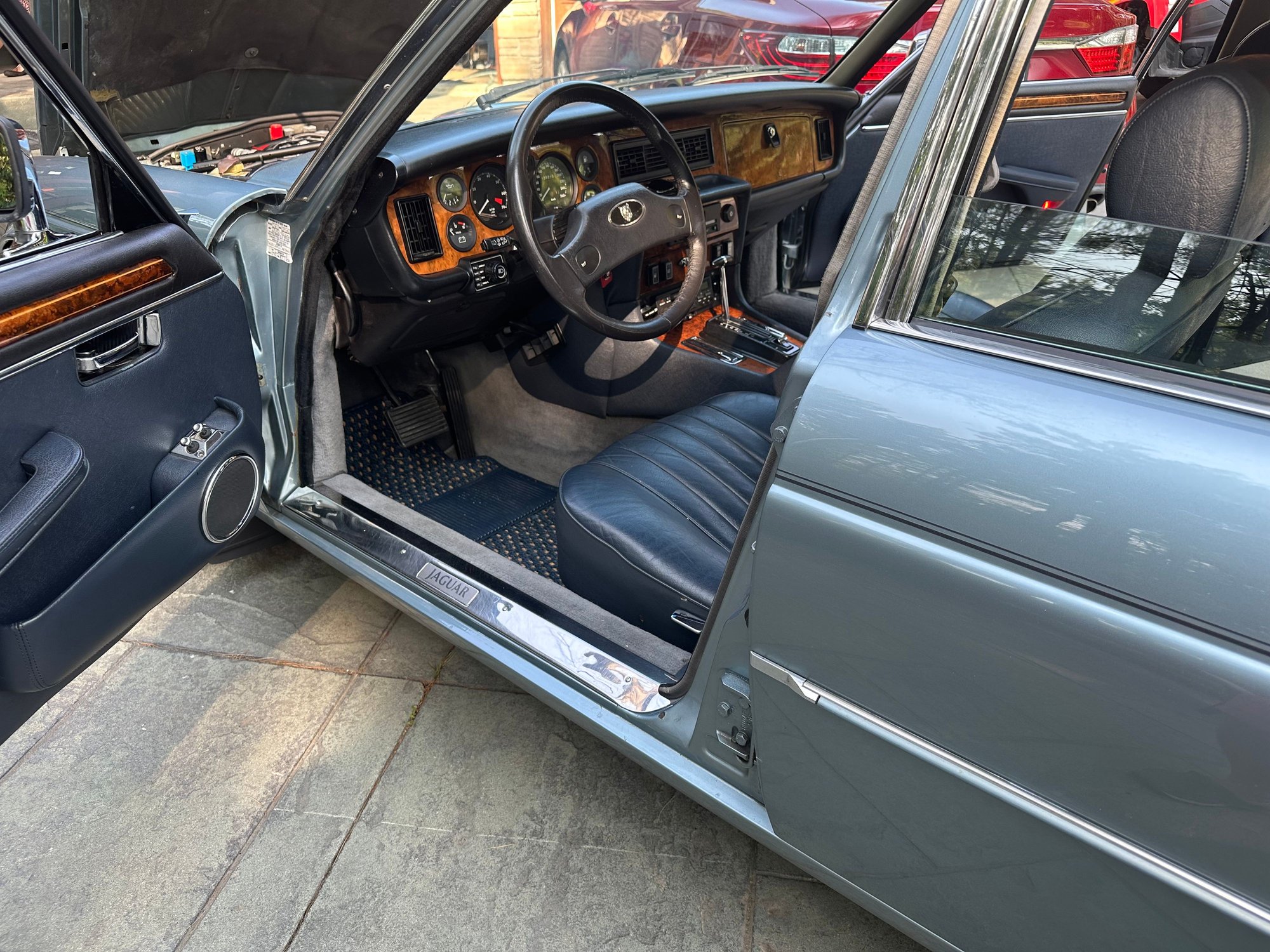 1990 Jaguar XJ12 - 1990 Jaguar Series III V12 Vanden Plas - Used - VIN SAJDL1845LC483446 - 12 cyl - 2WD - Automatic - Sedan - Blue - Hamilton, ON L0R1H2, Canada