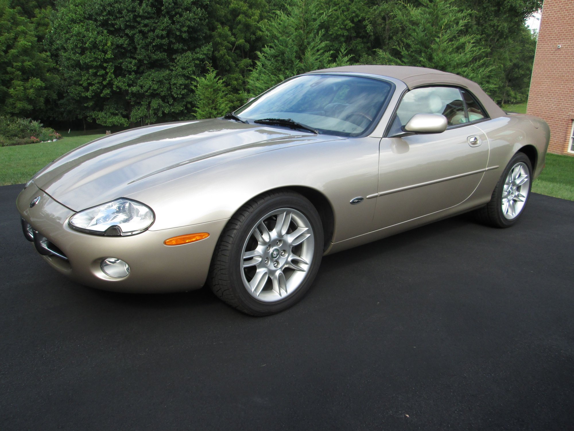 2002 Jaguar XK8 - 2002 Jaguar XK8 Convertible - Champagne Beauty - Used - VIN SAJDA42C72NA27090 - 37,100 Miles - 8 cyl - 2WD - Automatic - Convertible - Other - Fulton, MD 20759, United States