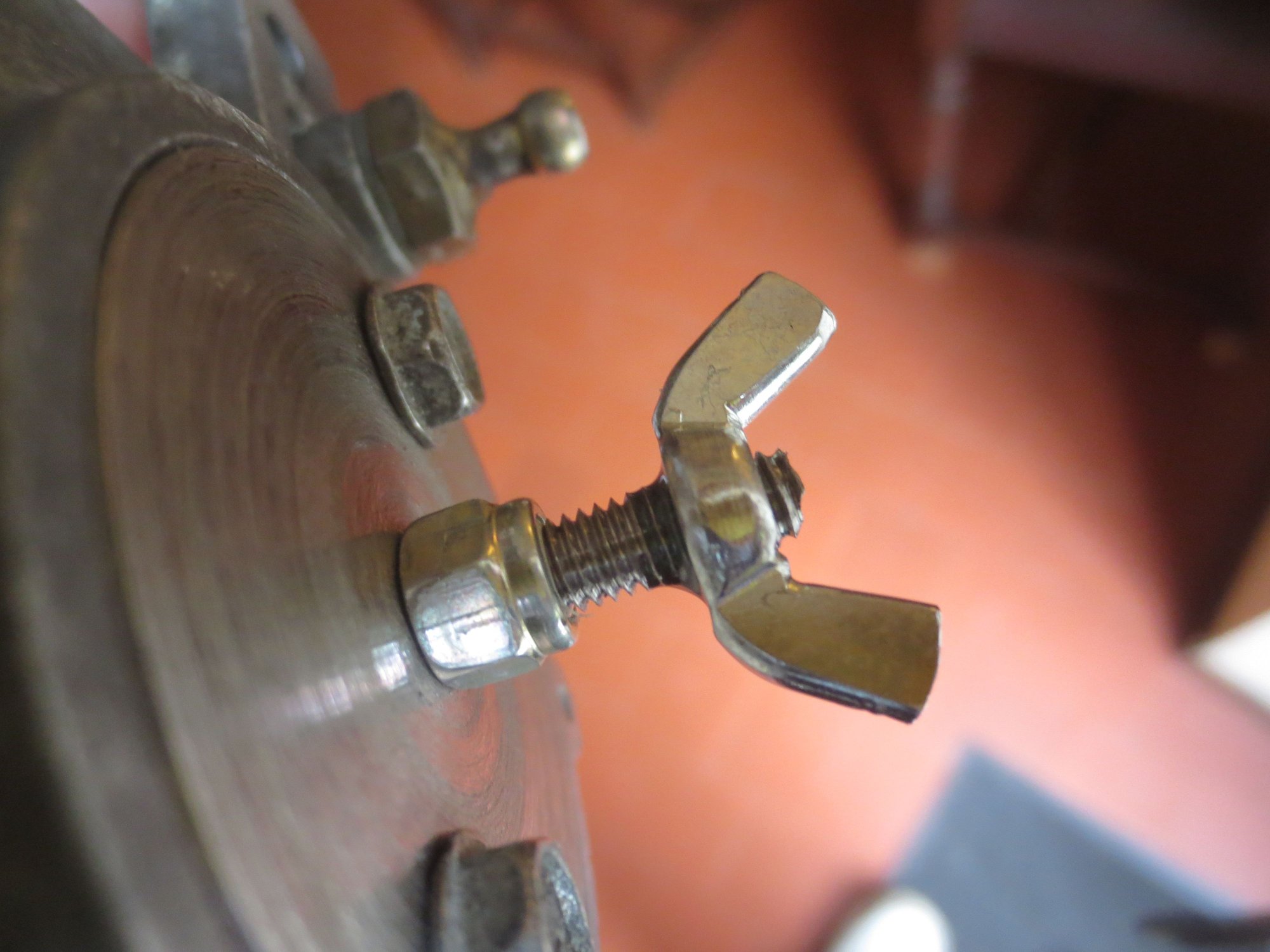 The wingnut has been fiwed in place with Loctite 270, this requires 400�C to loosen, so the wingnut will work both to hold the spindle to loosen and tighten the locknut, as well as , locknut loosened, to adjust the spindle and thus the TPS position.