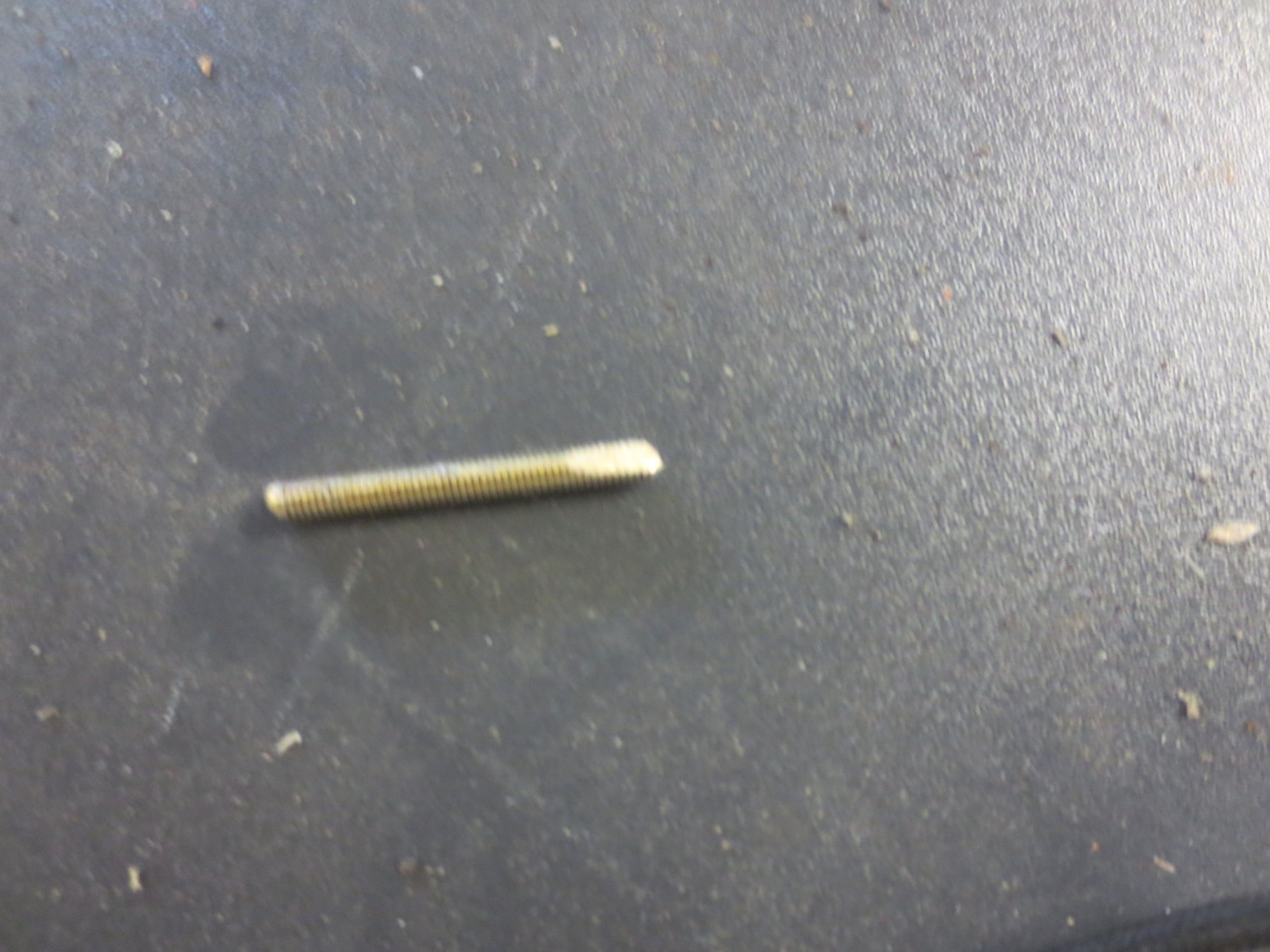 26mm long for the outer fixings