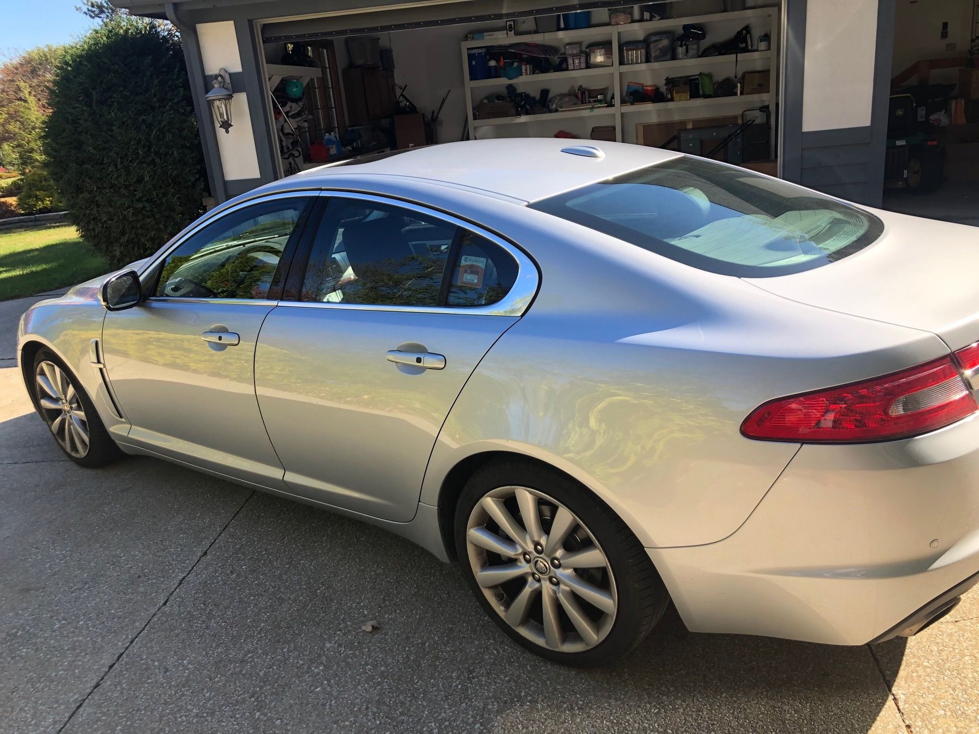 2011 Jaguar XF - Jaguar XF Premium - low miles - Used - VIN SAJWA0GB5BLR95425 - 8 cyl - 2WD - Automatic - Sedan - Silver - Cleveland, OH 44139, United States