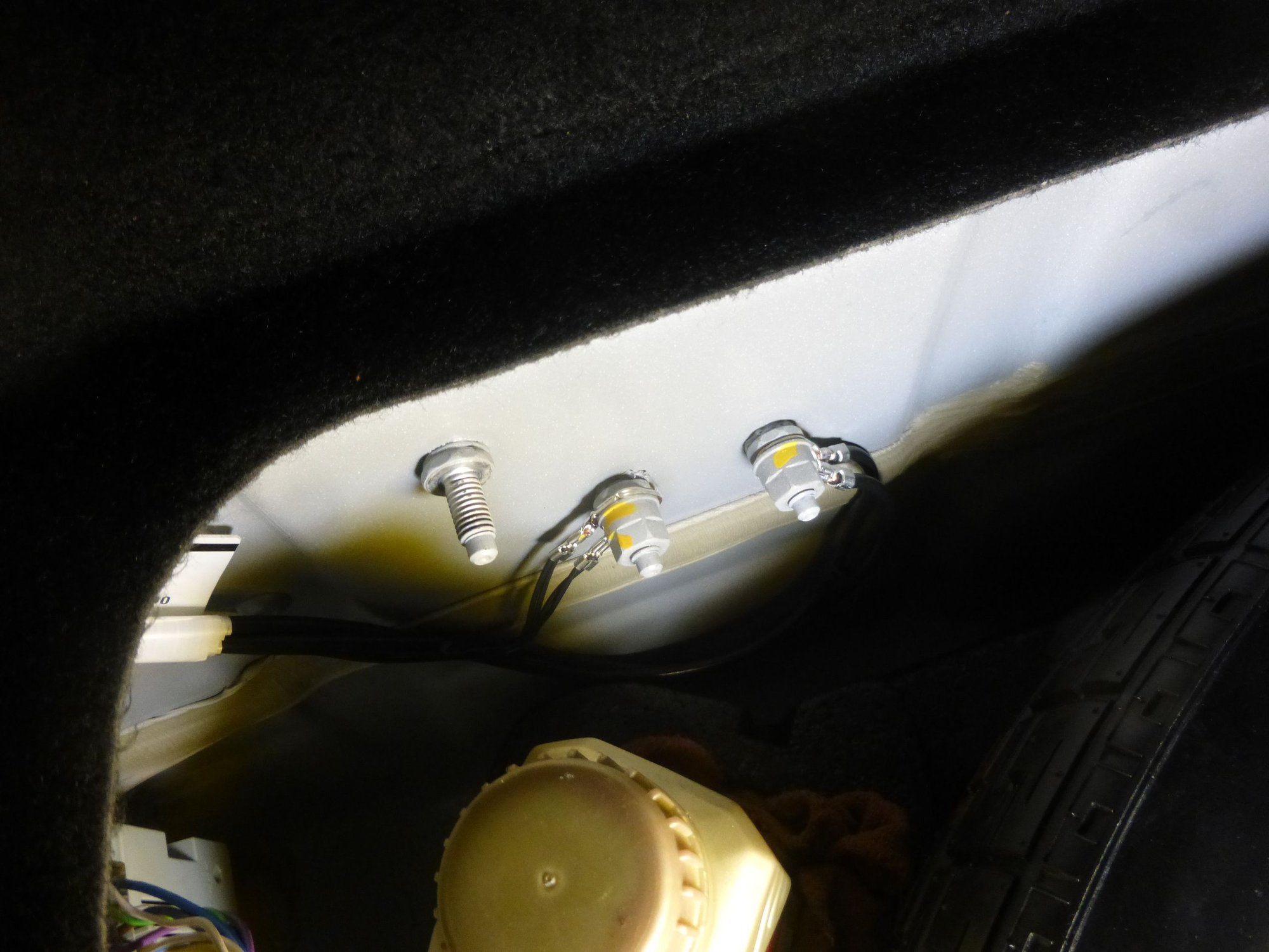 Drivers side trunk grounds--just like X350 type