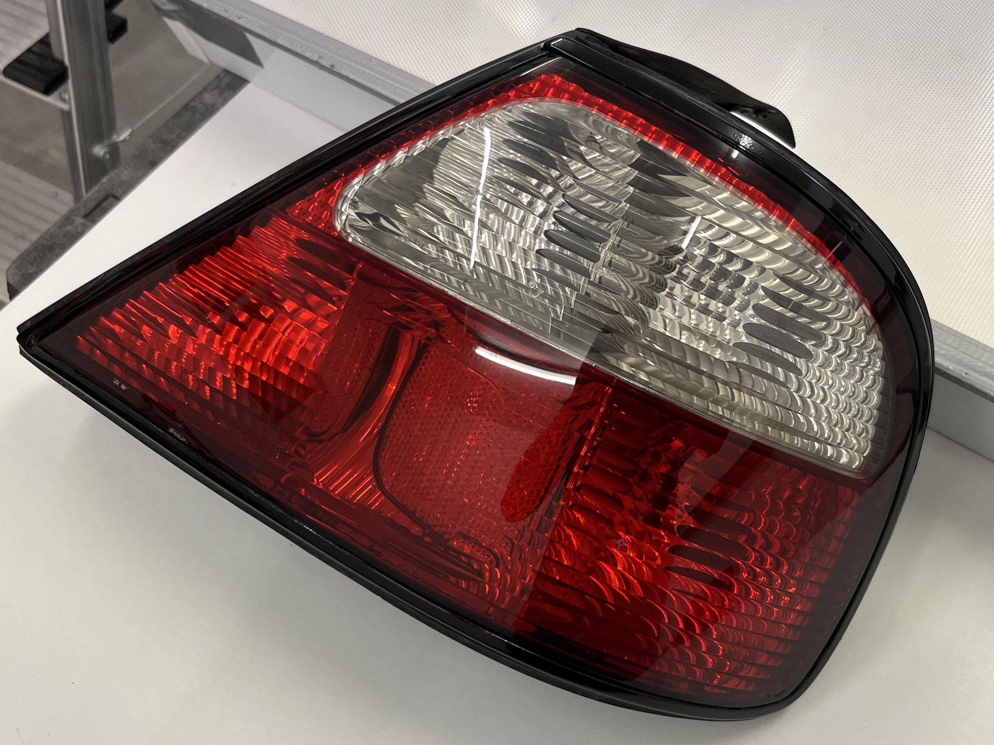 Lights - X308 XJ Taillight (left & right) - Used - 1998 to 2003 Jaguar XJ8 - Vienna, Austria