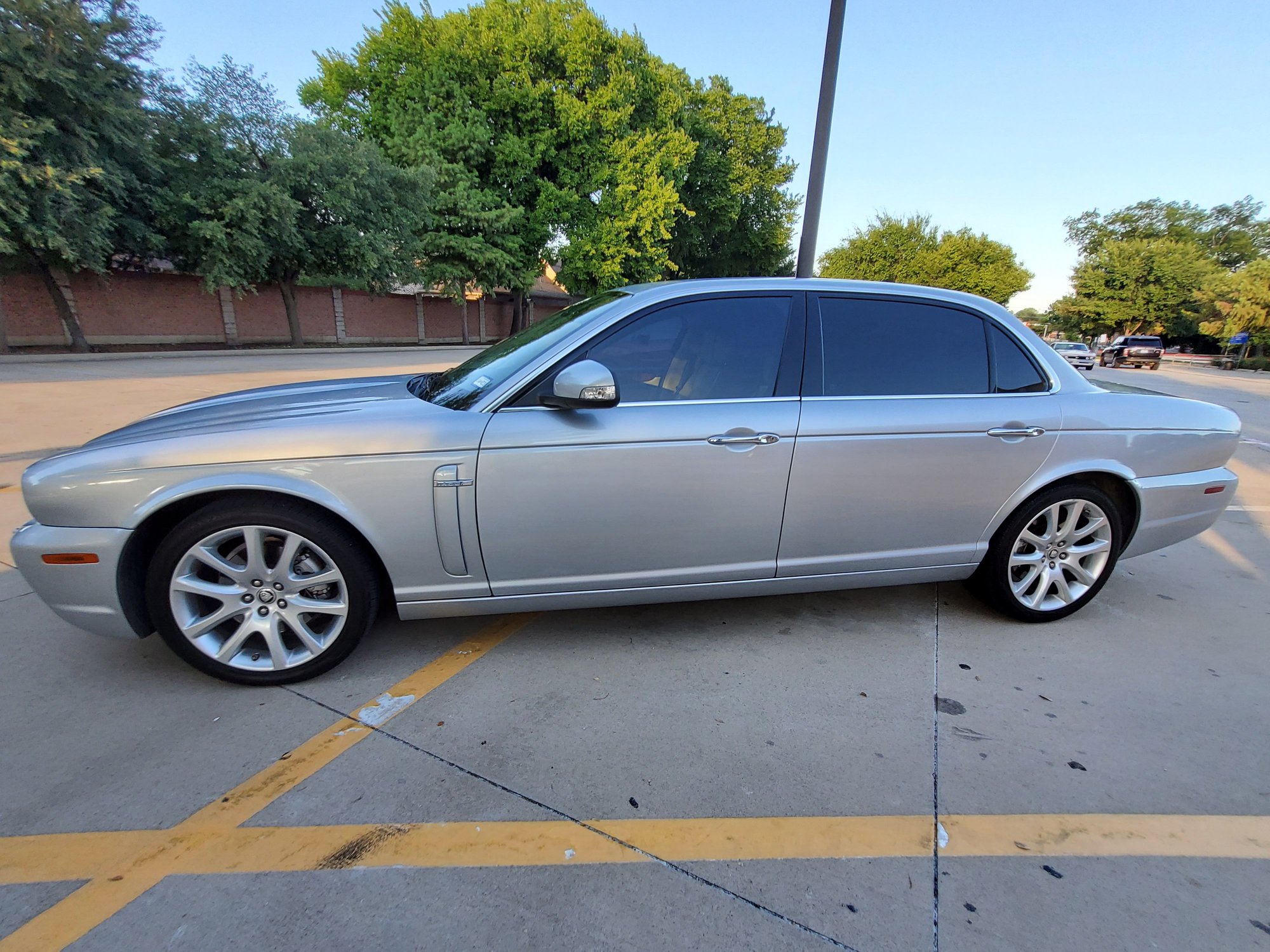 2008 Jaguar XJ8 - 2008 XJ8 L Silver 103k miles X358 - Used - VIN SAJWA79B88SH20042 - 103,146 Miles - 8 cyl - 2WD - Automatic - Sedan - Silver - Frisco, TX 75035, United States