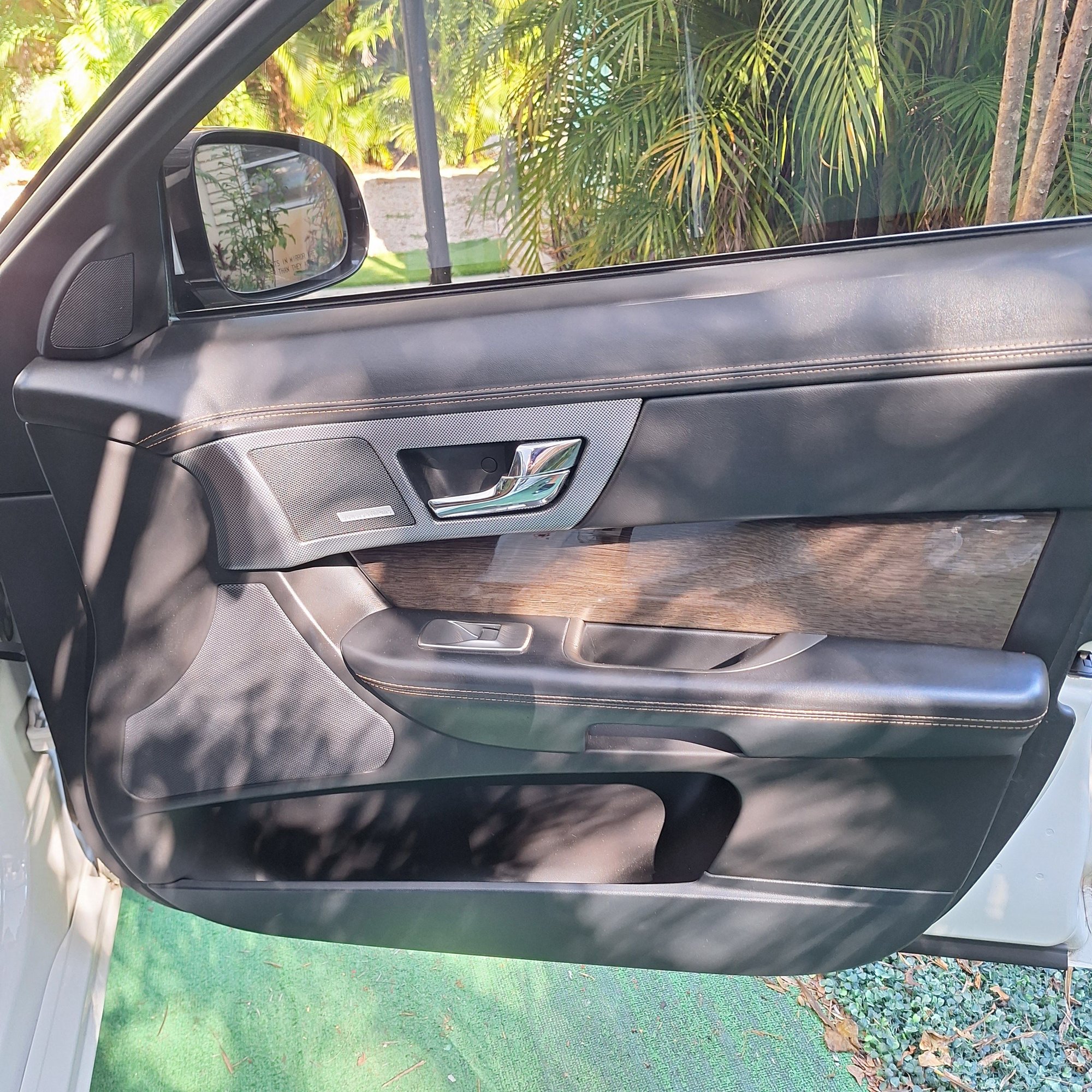 2010 Jaguar XFR - Jaguar xfr supercharged - Used - VIN SAJXAOJC6MR50962 - 96,000 Miles - 8 cyl - 2WD - Automatic - Sedan - White - Fort Lauderdale, FL 33304, United States