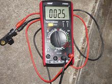 Here I measure 2.5 Mega Ohm on each of the brand new sensors. One old one measured 0.7MOhm and the other one started the measurement at that same level, but quickly went down to zero MOhm. I assume one or the other was broken. Anyway, I had now the new ones.