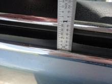 Measuring width of short side of seal to glass