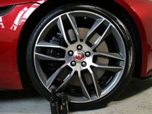 Easy to clean (brake dust is no problem)