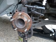 Removing the hub from a jaguar x308. Note that both top and bottom pullers