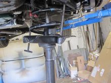 This photo show the four rod method as well as the central spring compressor in place.