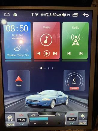 Main Screen and Wallpaper using manufacturers Car Launcher