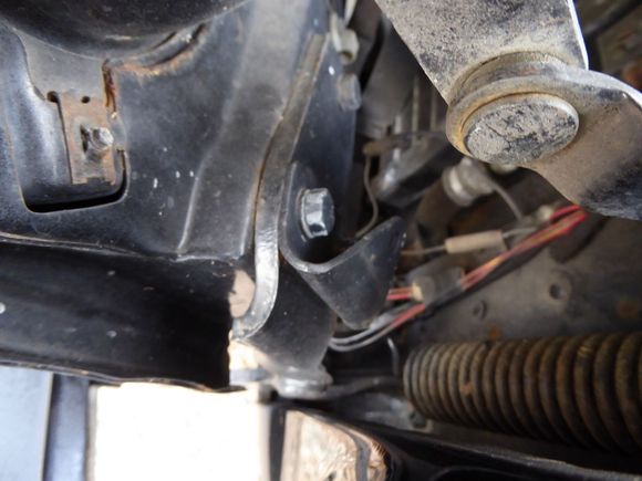 Left side springs with bent bracket, shock version does not have spring or open limit arm.