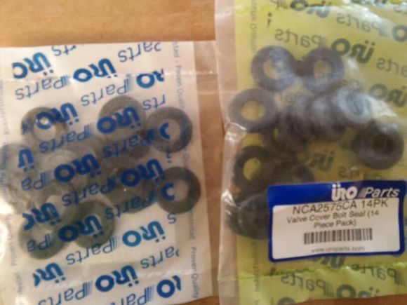 Bolt gasket for outside of cam cover