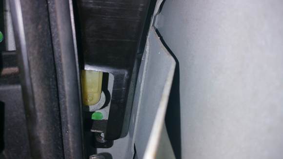 this goes up to control rod to lock cylinder.