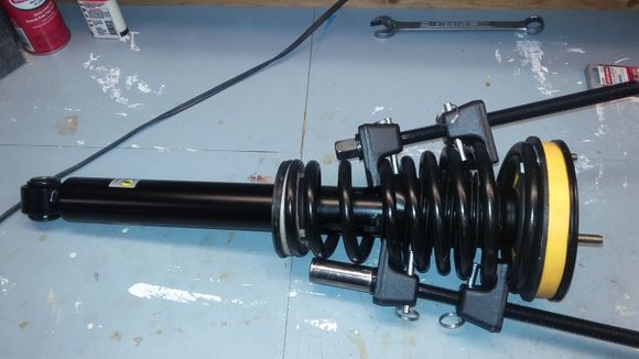 completed strut build - original spring & bottom spring retaining plate