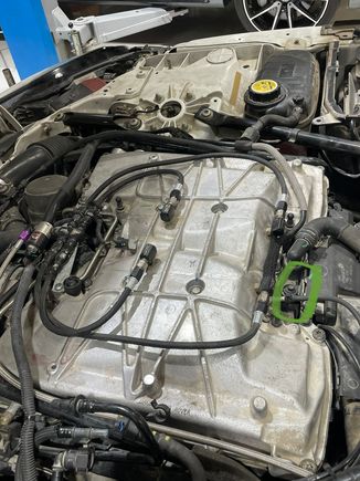 4 port direct meth injection. Snowperformance stage 2E system with a solenoid + prometh distributer and nozzles. Boost reference is tapped on the sc plenum and lined through the steering column to the controller on the dash