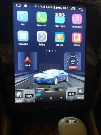 Main screen showing the basic air con / climate controls