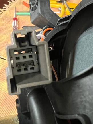 The white plastic pin lock needs to be removed form the connector first 