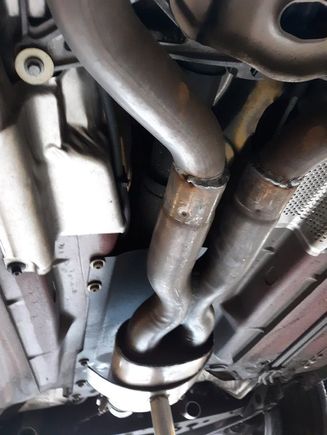 Maserati 4.7L X-pipe, short integral resonator.