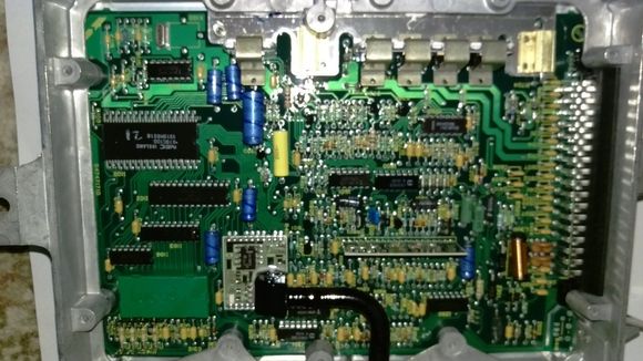 Here's the guts of a 36CU ECU, as you can see there are a number of digital ICs on at least one board.  Maps are in the chip that Roger modifies/replaces and there has to be a programmed processor there too.