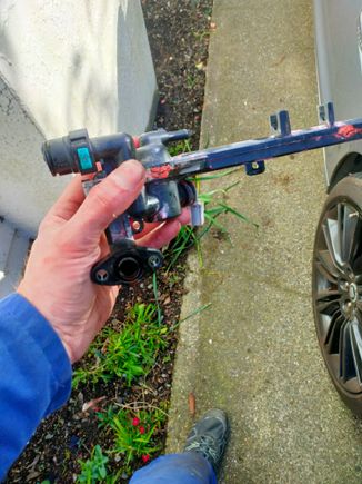 The offending manifold and clearly shot!