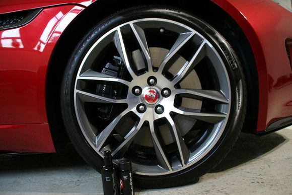 Easy to clean (brake dust is no problem)