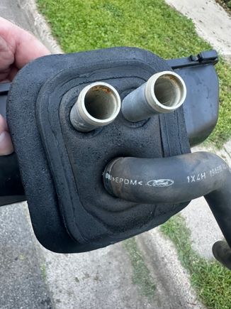 There wash a spring clamp, it’s just not on in this pic