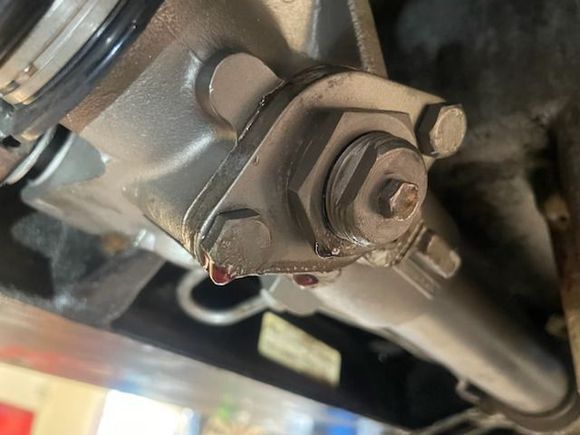 Can I tighten the screw thing to stop the leak?   That's where its coming from