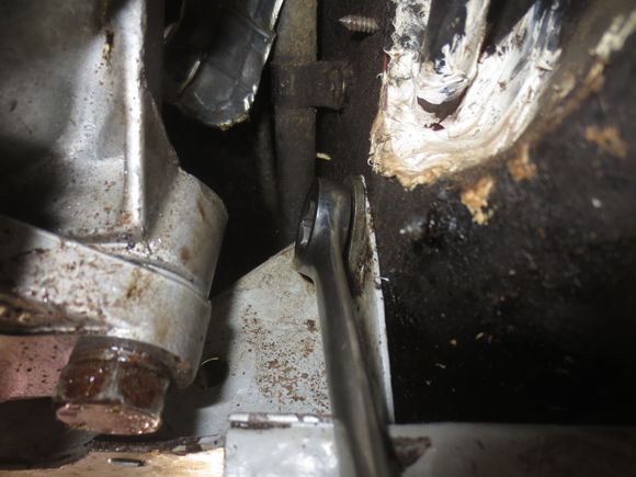 Ratchet spanner to tighten