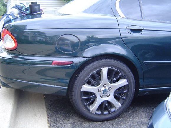 Idea I have for making the factory rims look a little different.  This is a rough idea of what they will look like.  This is done with black tape, the final product would be much smoother and more defined lines.  What do you think?