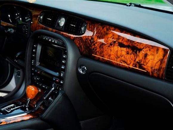 2005 XJ8 VDP Platinum/Black