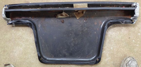 Rear tray as removed, top trough is where air goes from cabin to exit around boot lid. Notice thicker foam on top of divider as well as pile of gray putty on each end to seal the gaps when installed.
