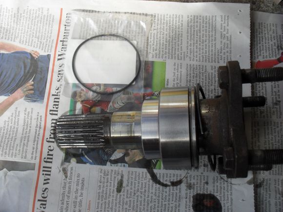 The output shaft then pulls straight out.  There's only friction holding it in once the circlip is off.  The new o-ring seal is in the packet - stupidly expensive for a bog standard o-ring.  The o-ring fits in the empty groove shown in the photo.