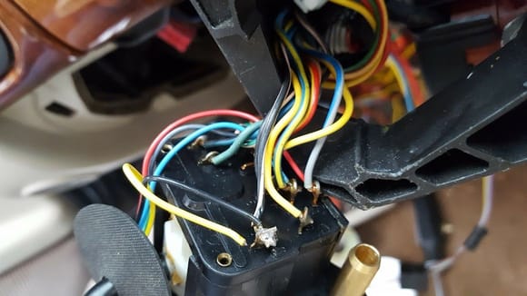 See Yellow wire at bottom left, that is for button on end of turn signal. It connects to the closest tab right next to it.