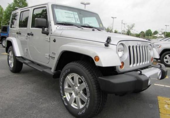 2011 Sahara unlimited silver 3 pics