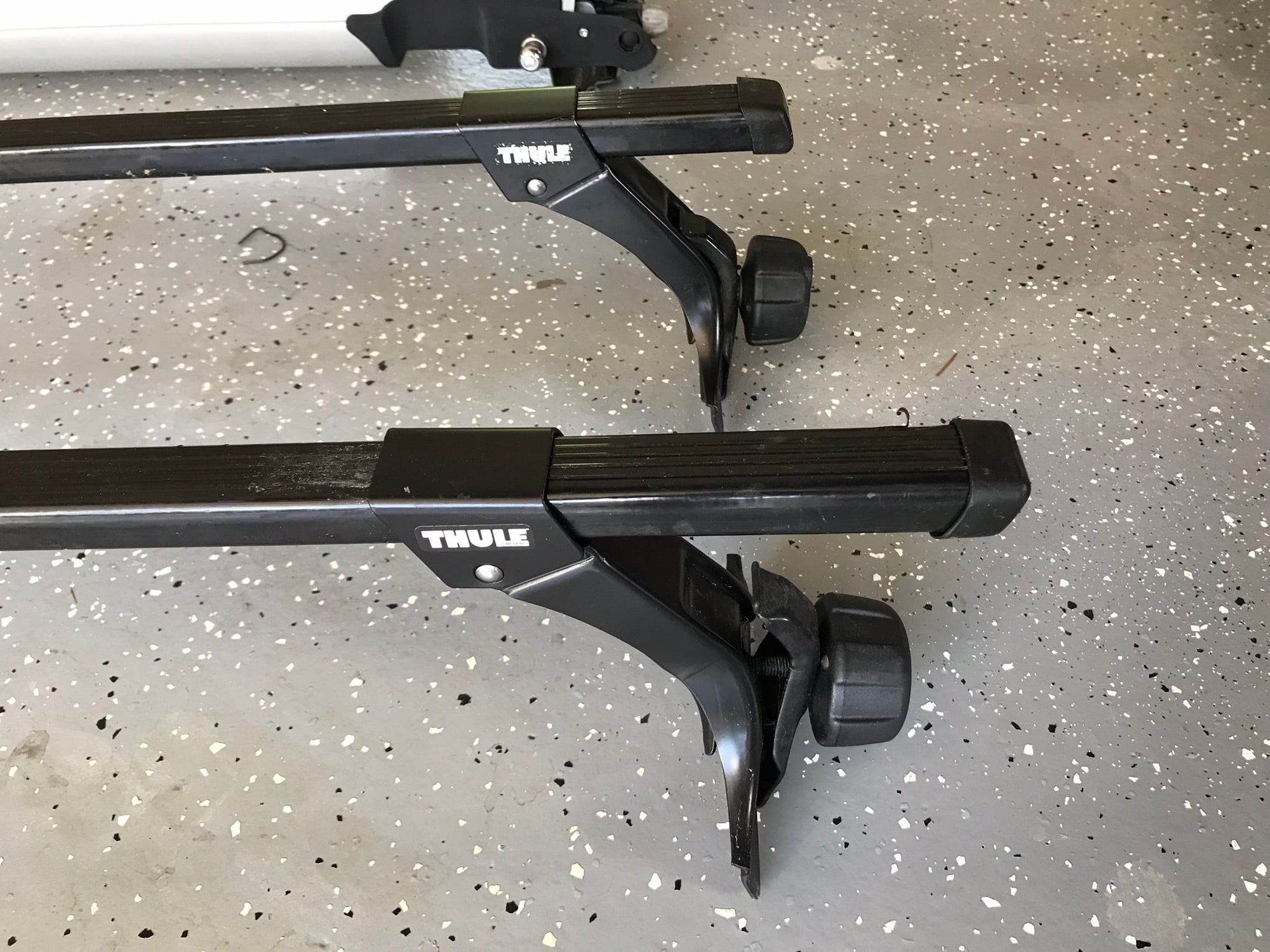 Accessories - Thule Bicycle Roof Racks for JK Unlimited - Used - Greenwood, SC 29649, United States