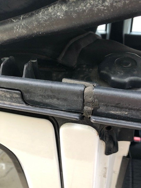JKU soft top leak at B pillar, both sides  - The top  destination for Jeep JK and JL Wrangler news, rumors, and discussion