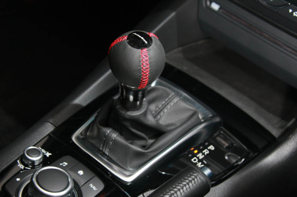 Autoexe knob mounted to an automatic transmission (straight type)