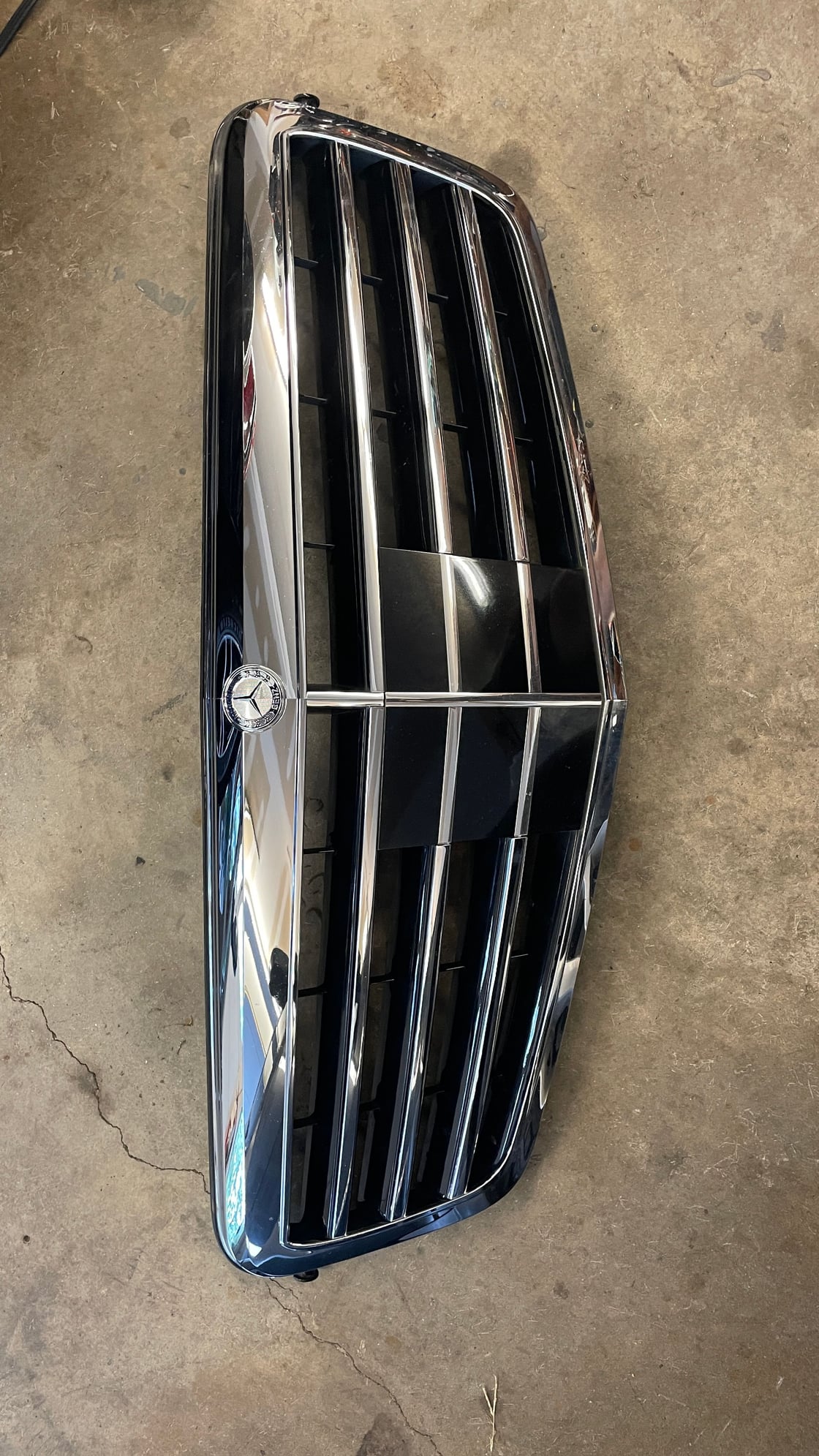Exterior Body Parts - w212 (2010-2011) E63 Grill w/ Distronic - Used - 2010 to 2011 Mercedes-Benz E63 AMG - Asheville, NC 28804, United States