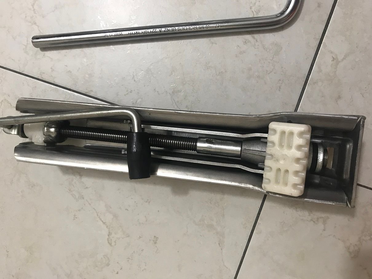 Miscellaneous - MERCEDES  EMERGENCY SPARE TIRE TOOL SET JACK OEM - Used - 2010 to 2016 Mercedes-Benz E550 - Hallandale Beach, FL 33009, United States