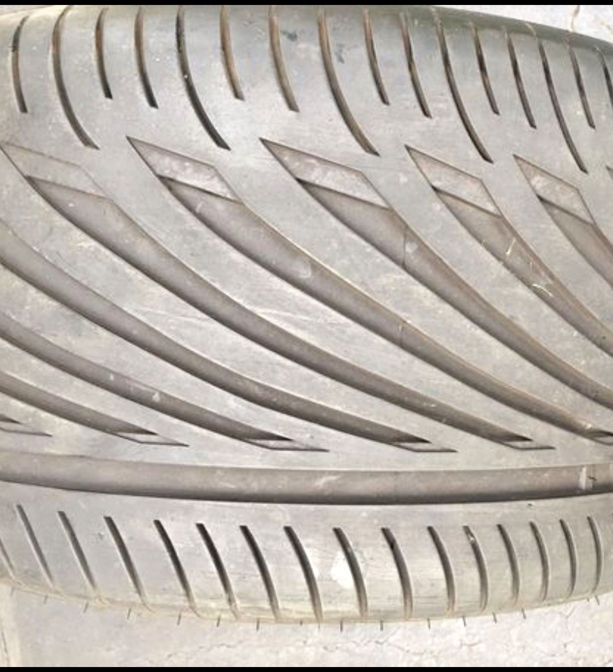 Wheels and Tires/Axles - Tires - Used - 2007 to 2011 Mercedes-Benz E63 AMG - North Babylon, NY 11703, United States