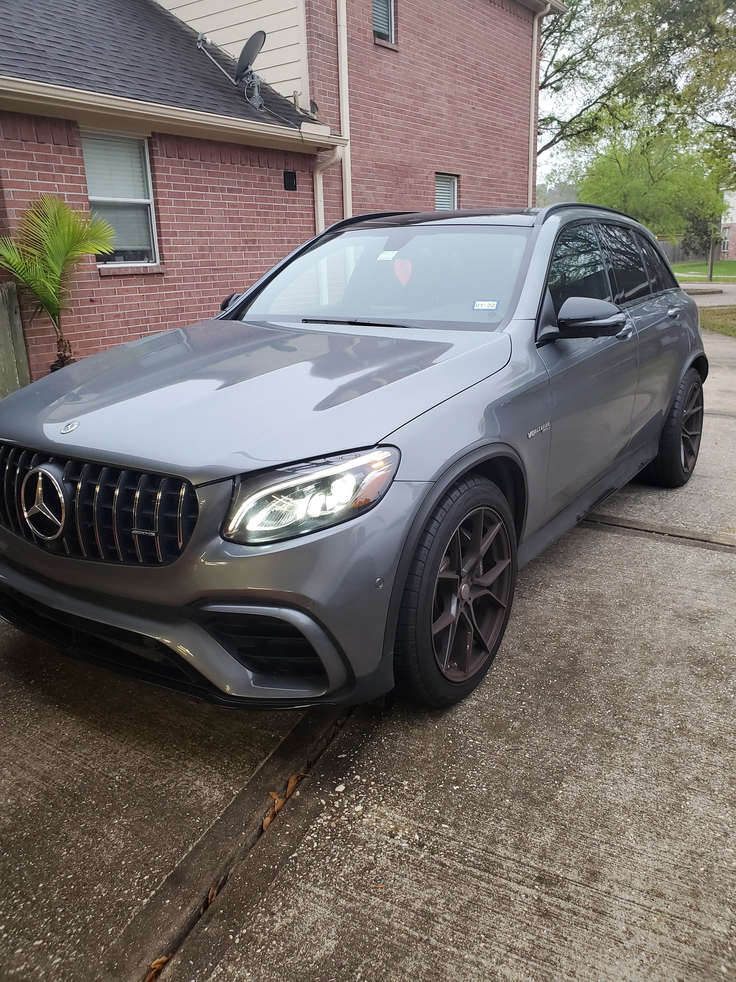 2018 Mercedes-Benz GLC63 AMG - 2018 GLC 63 Selenite Grey - Used - VIN wdc0g8jb1jf436732 - 18,643 Miles - 8 cyl - AWD - Automatic - SUV - Silver - League City, TX 77573, United States