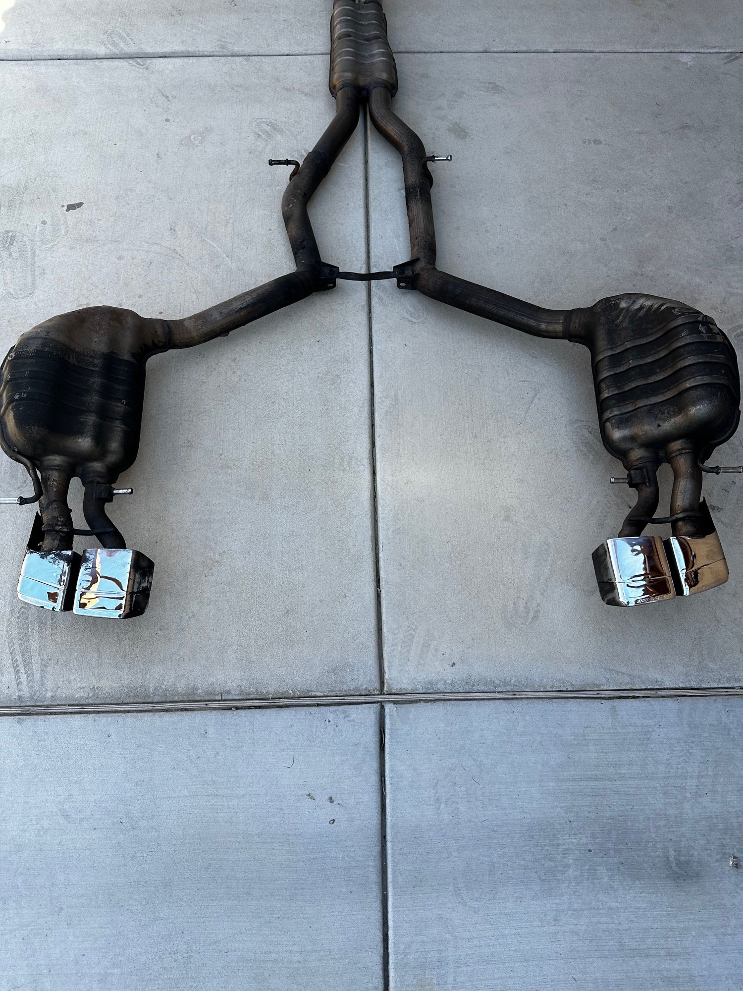 Engine - Exhaust - W212 E63 Exhaust Muffler - Used - 2010 to 2011 Mercedes-Benz E63 AMG - 2008 to 2015 Mercedes-Benz C63 AMG - 2003 to 2006 Mercedes-Benz E55 AMG - Orange County, CA 92604, United States