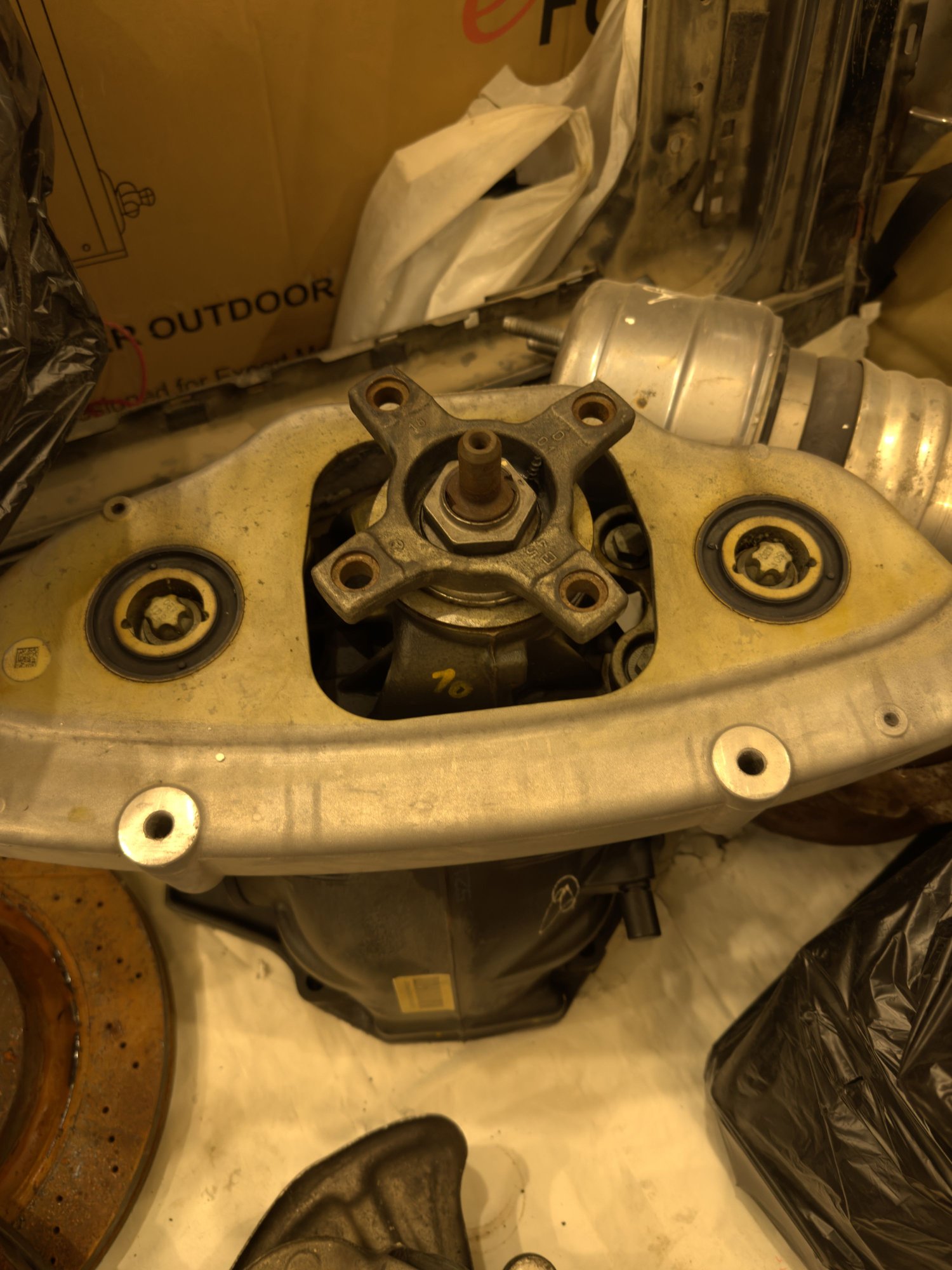 Wheels and Tires/Axles - C63/S rear axle - Used - 2015 to 2022 Mercedes-Benz C63 AMG - Dubai, United Arab Emirates