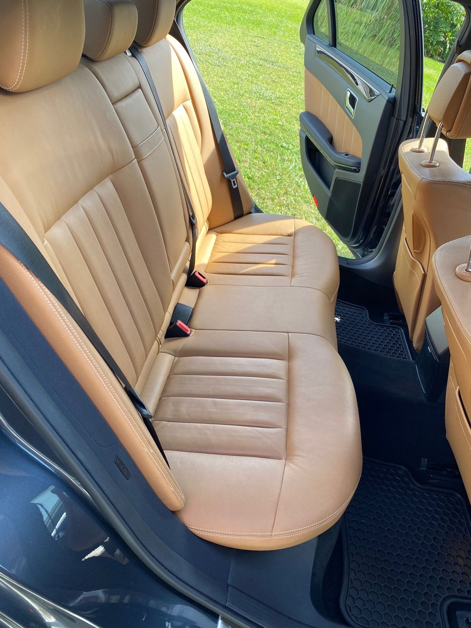 2010 Mercedes-Benz E550 - FS: W212 2010 Mercedes E550 V8 - Used - VIN WDDHF7CB8AA033014 - 75,963 Miles - 8 cyl - 2WD - Automatic - Sedan - Gray - Orlando, FL 32819, United States