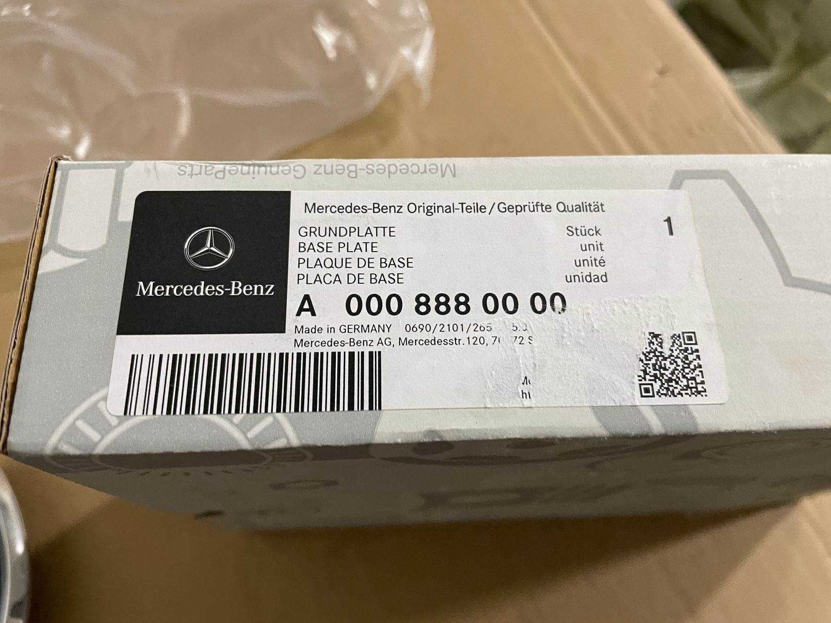 Exterior Body Parts - Distronic Base Plate Radar Grill Emblem A0008880000 - Used - 2018 to 2020 Mercedes-Benz E63 AMG - 2018 to 2020 Mercedes-Benz E63 AMG S - 2018 to 2019 Mercedes-Benz S65 AMG - 2018 to 2020 Mercedes-Benz S63 AMG - 2018 to 2020 Mercedes-Benz S560 - 2019 to 2020 Mercedes-Benz C63 AMG - 2019 to 2020 Mercedes-Benz C63 AMG S - 2019 to 2020 Mercedes-Benz C43 AMG - 2017 to 2018 Mercedes-Benz E43 AMG - 2017 to 2018 Mercedes-Benz E400 - Portland, OR 97229, United States